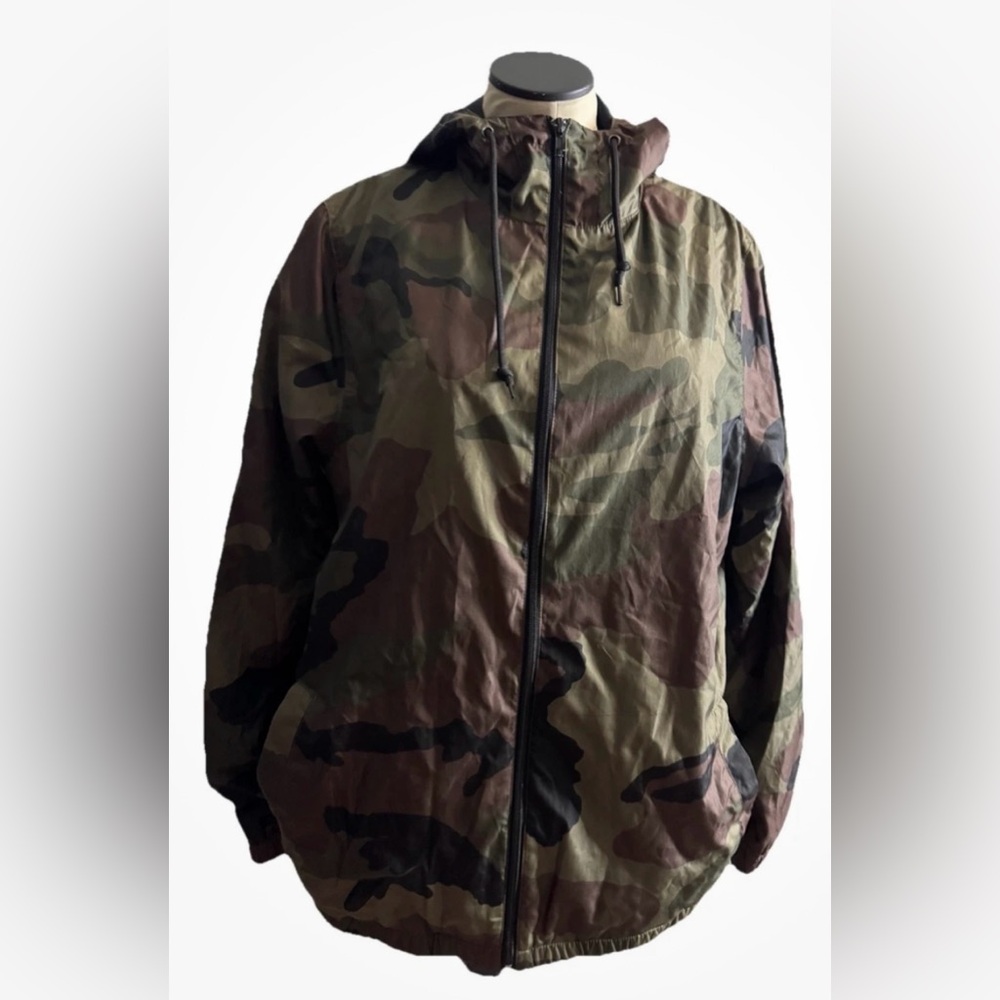 Men’s ZINE JACKET Windbreaker size Small Full Zip Hooded Camouflage